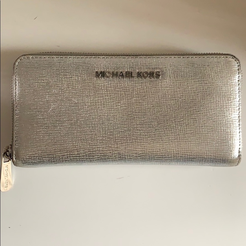 Michael kors silver wallet